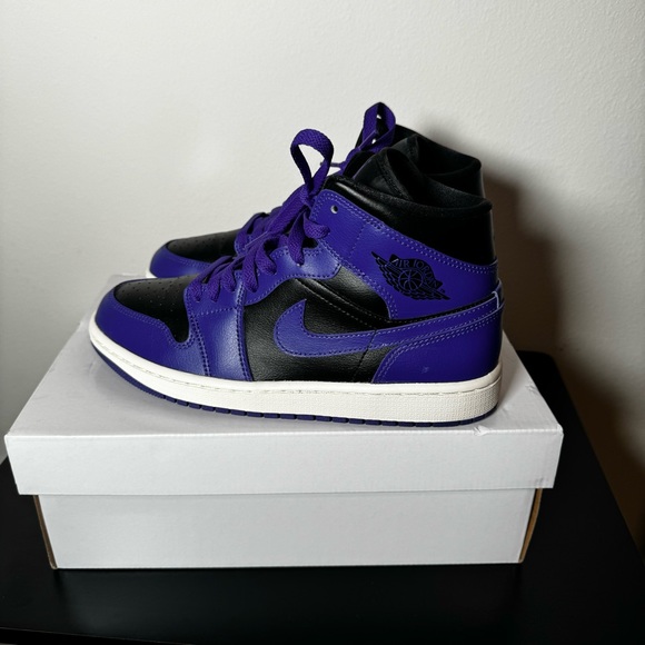Women’s Air Jordan 1 Mid Black/Concord - Picture 2 of 11